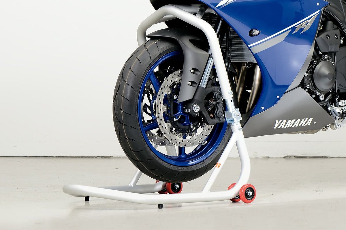 The front wheel and fork are freely accessible with this stand combination