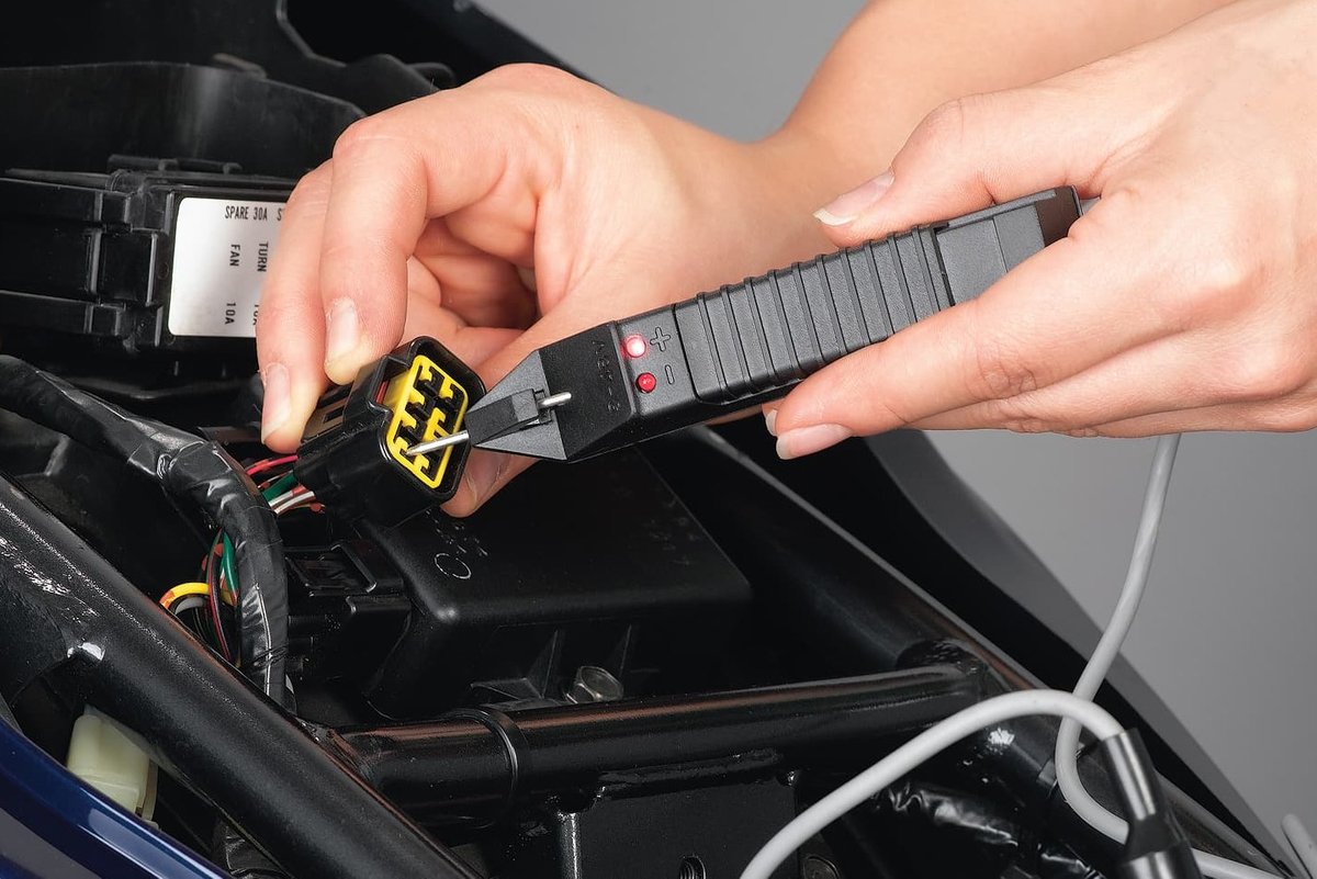 Faults in the wiring harness can be detected using the LED multifunction tester