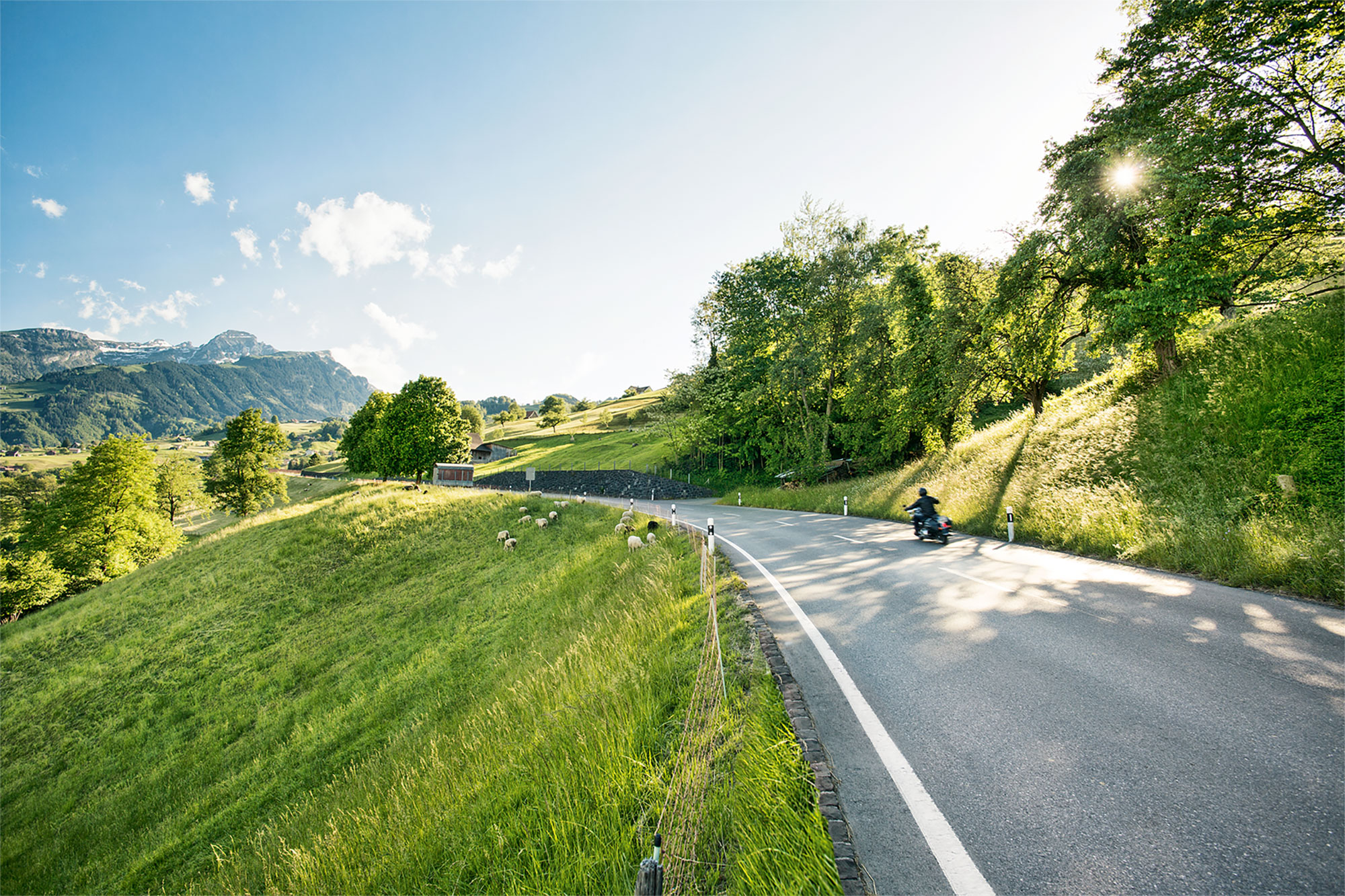 Wildhauspass - Auf dem Weg nach Liechtenstein: Lockeres Kurvenschwingen durch Schweizer Bilderbuchlandschaft