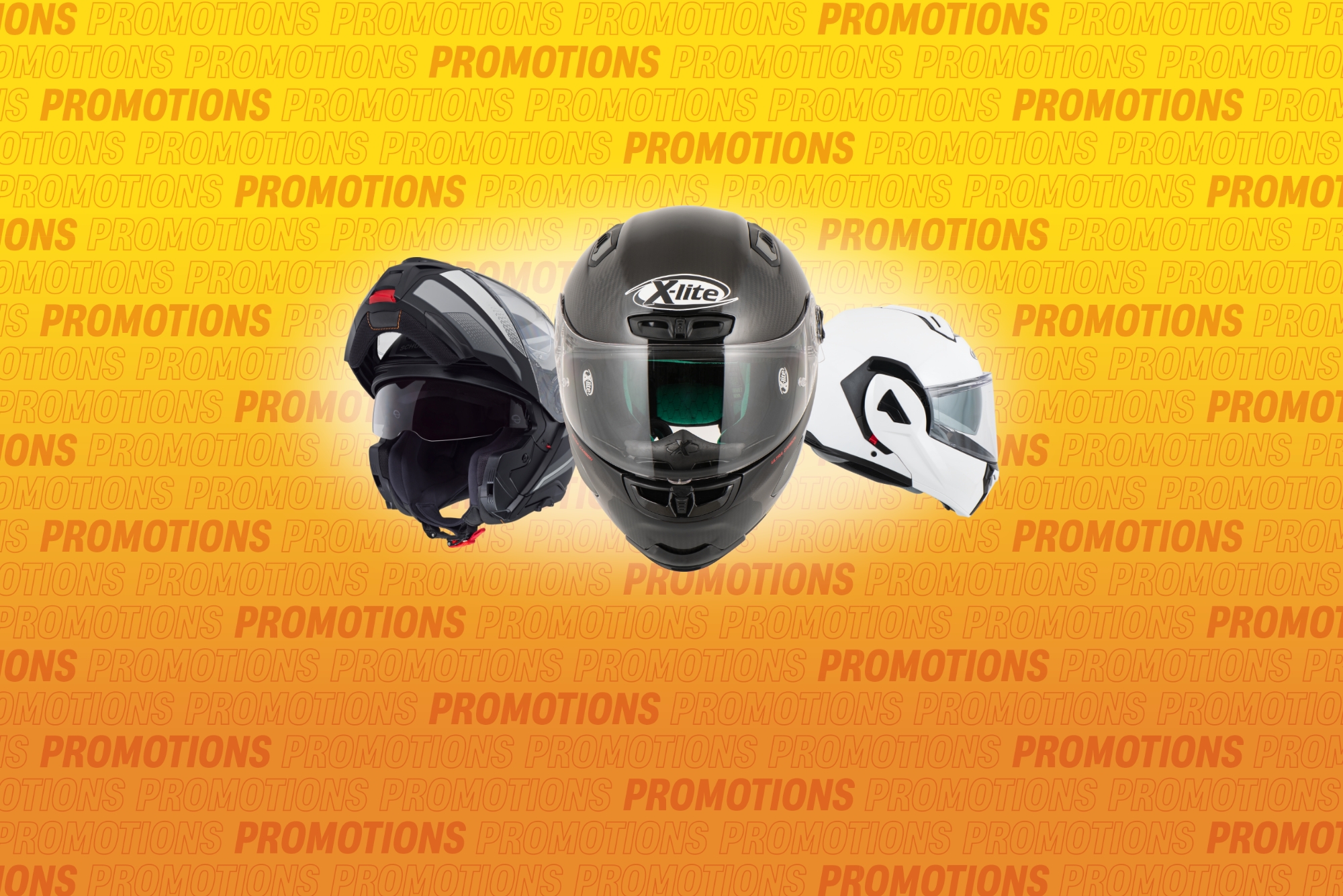 Visuel publicitaire avec trois casques de moto sur un fond jaune « Méga Soldes ». Mise en avant de casques fortement remisés dans le cadre d'une opération promotionnelle