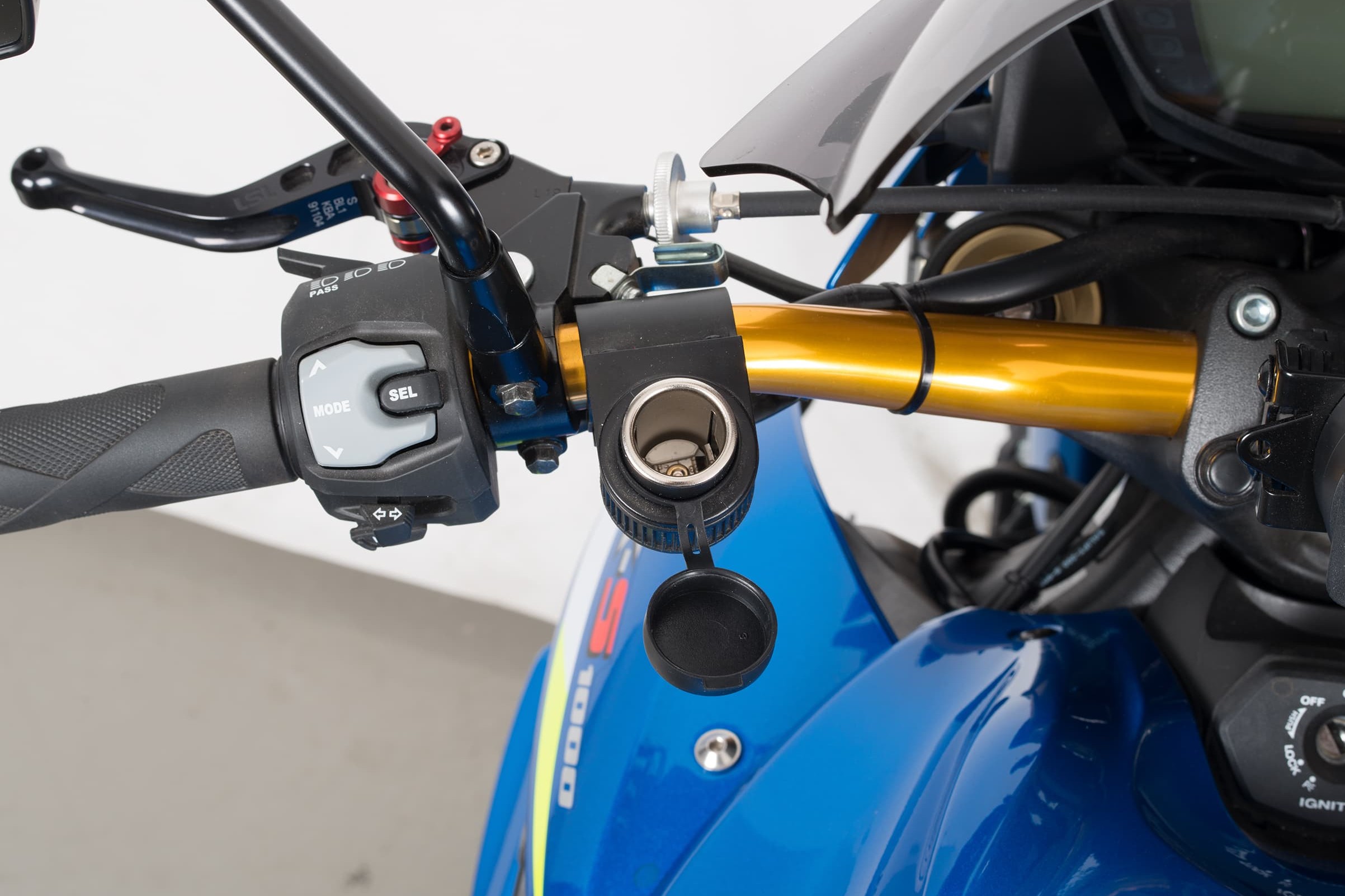 USB Steckdose mit Sicherung ideal zur Montage am Motorrad