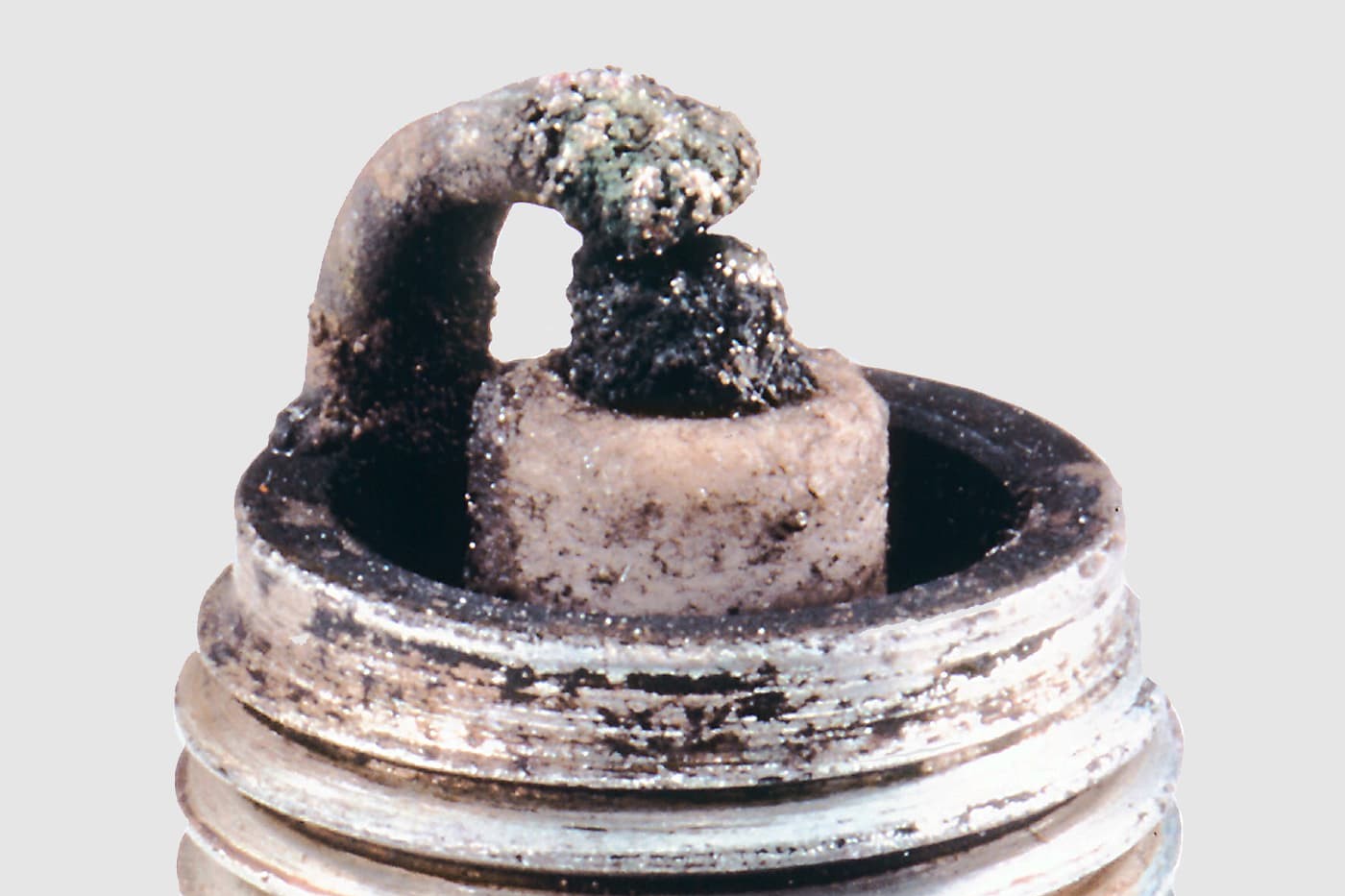 Fig. 5: Spark plug with melting