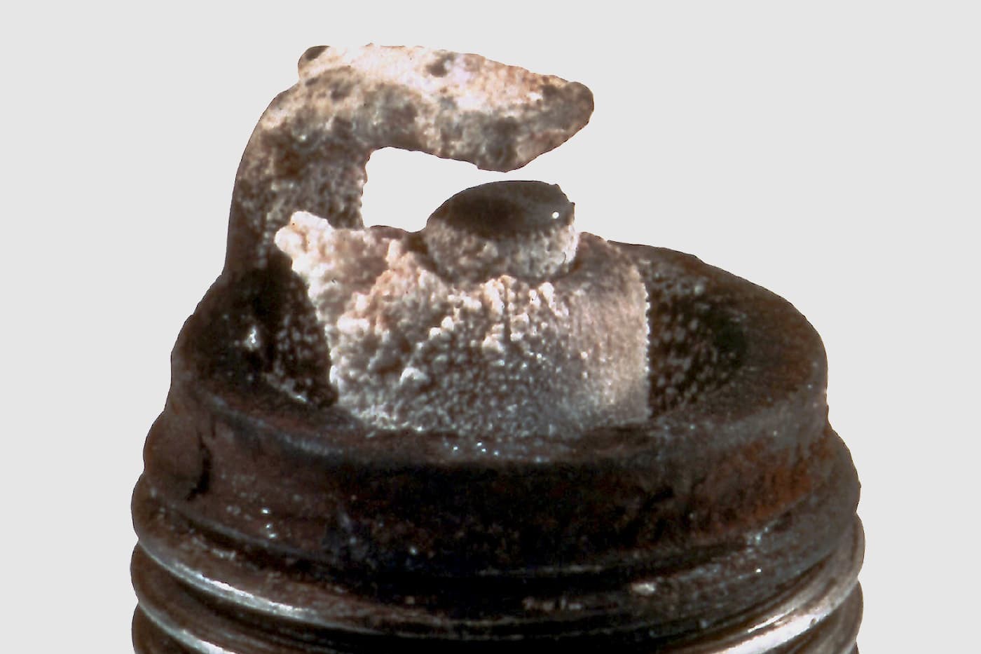 Fig. 3: Spark plug with deposits