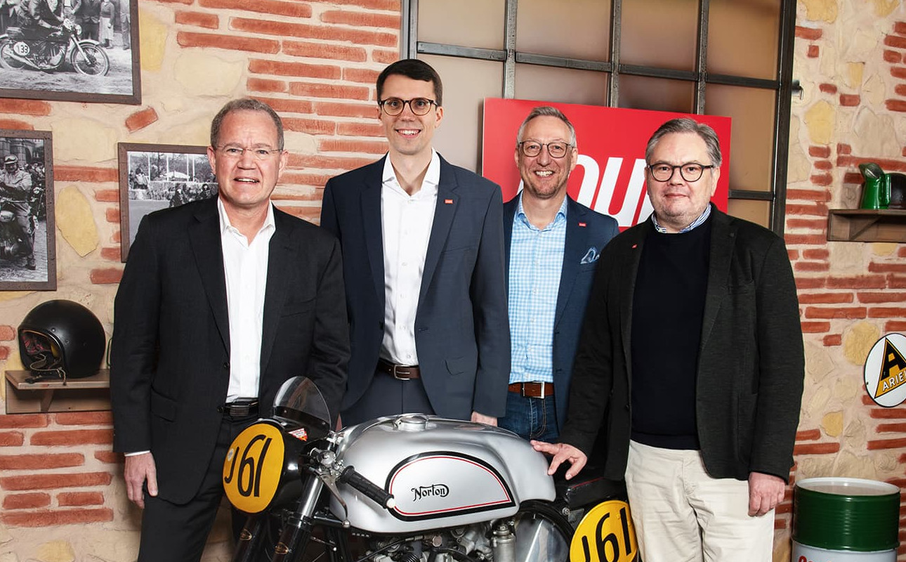 Von links: Nico Frey, Warren Buffett, Joachim Grube-Nagel und Ted Weschler