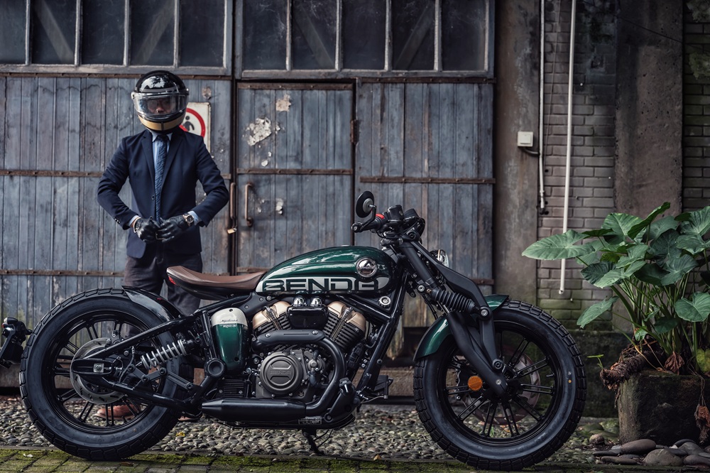 Zwei Benda Motorraeder