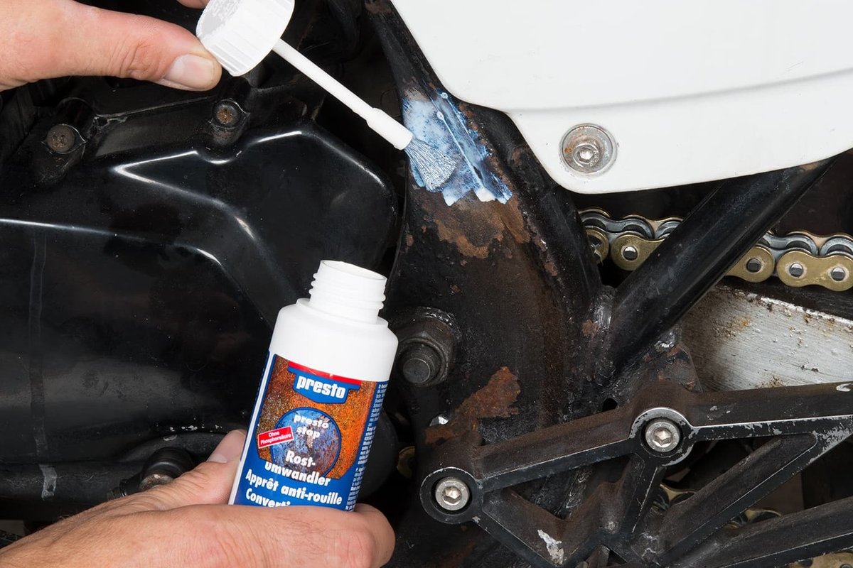 Step 5: Treat any last traces with rust remover
