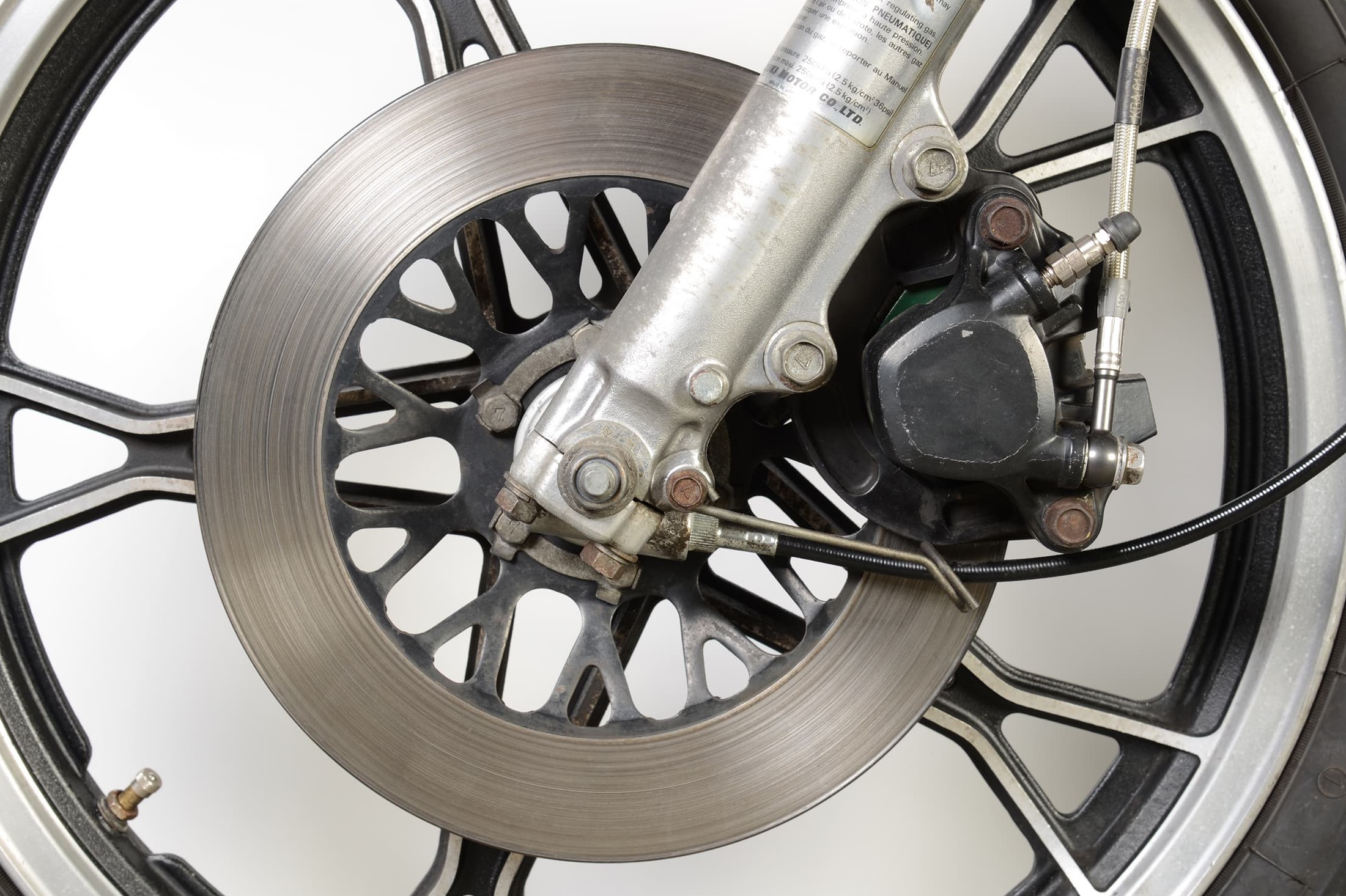 Floating caliper brakes can also cope with one-piece brake discs