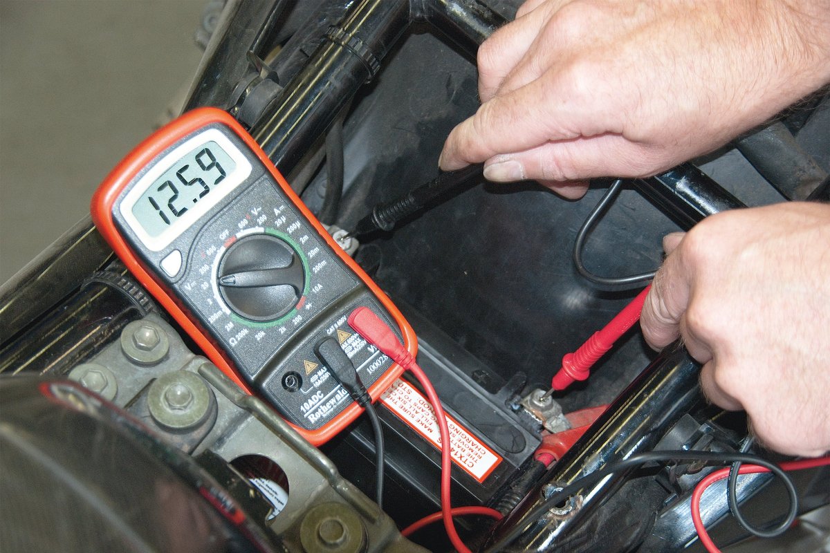 Step 1, Fig. 1: Battery voltage measurement: resting voltage...