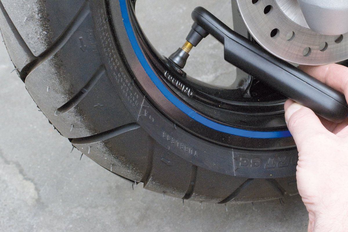 Étape 21 : égaliser la pression des pneus