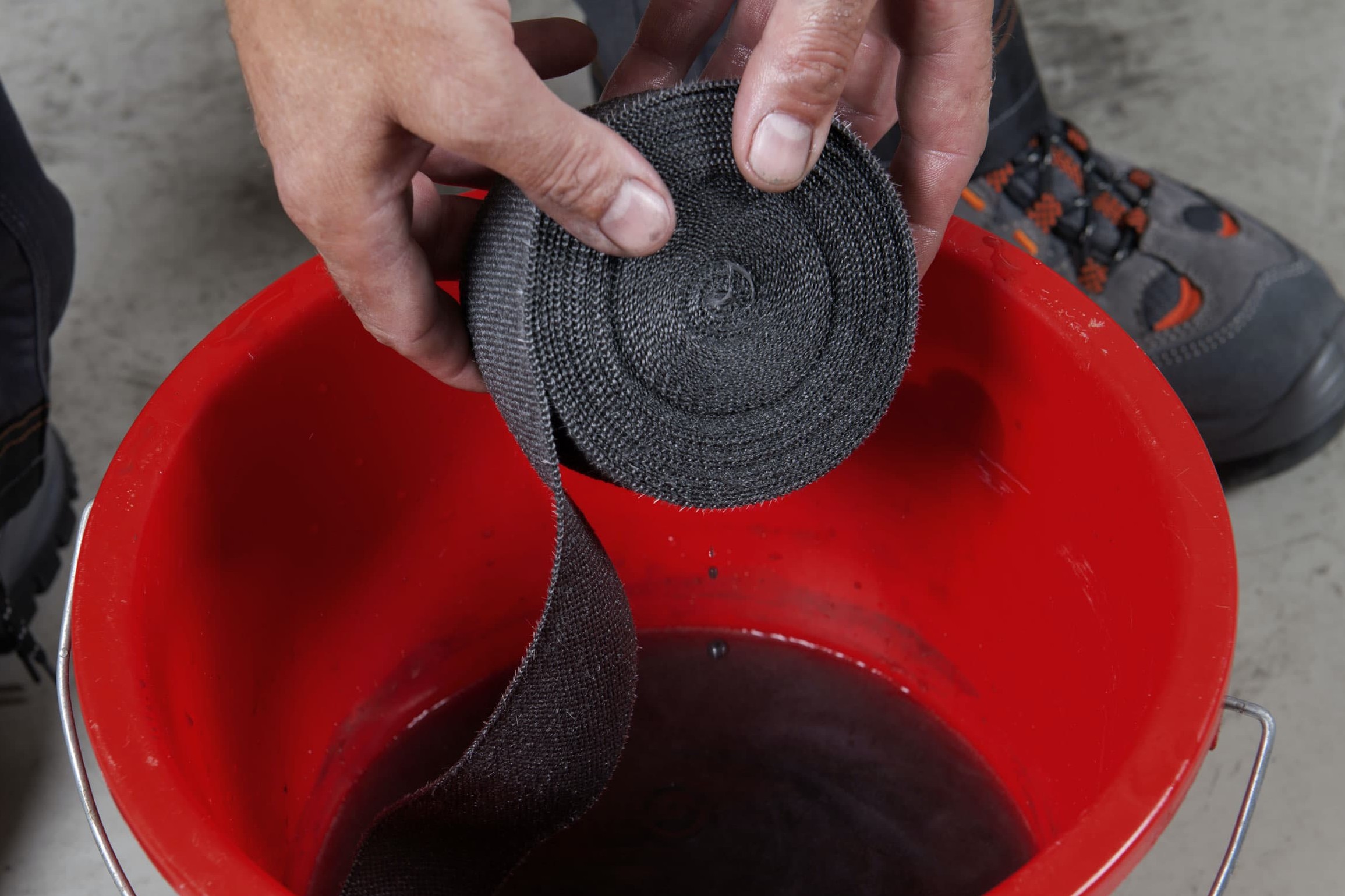 Étape 1 : Laisser tremper la bande dans l'eau pendant une nuit