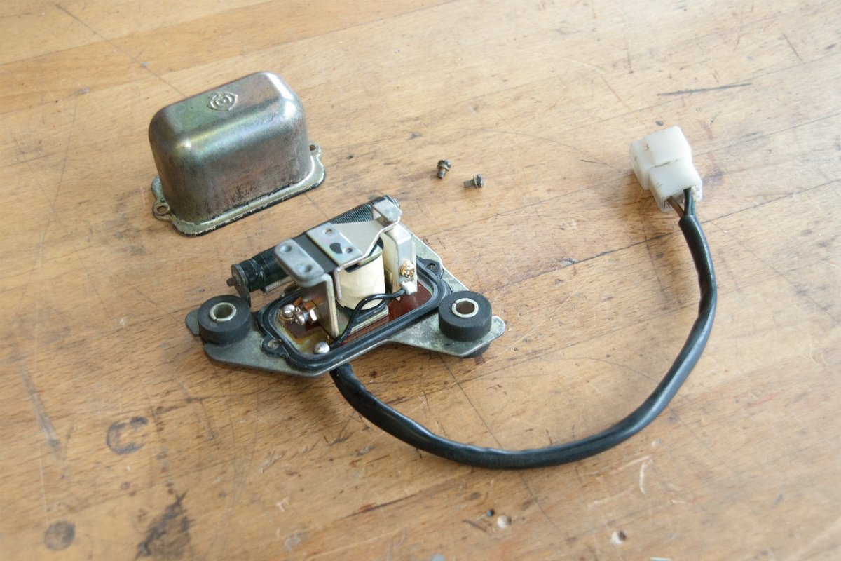 Step 2, Fig. 5: Old, adjustable voltage regulator