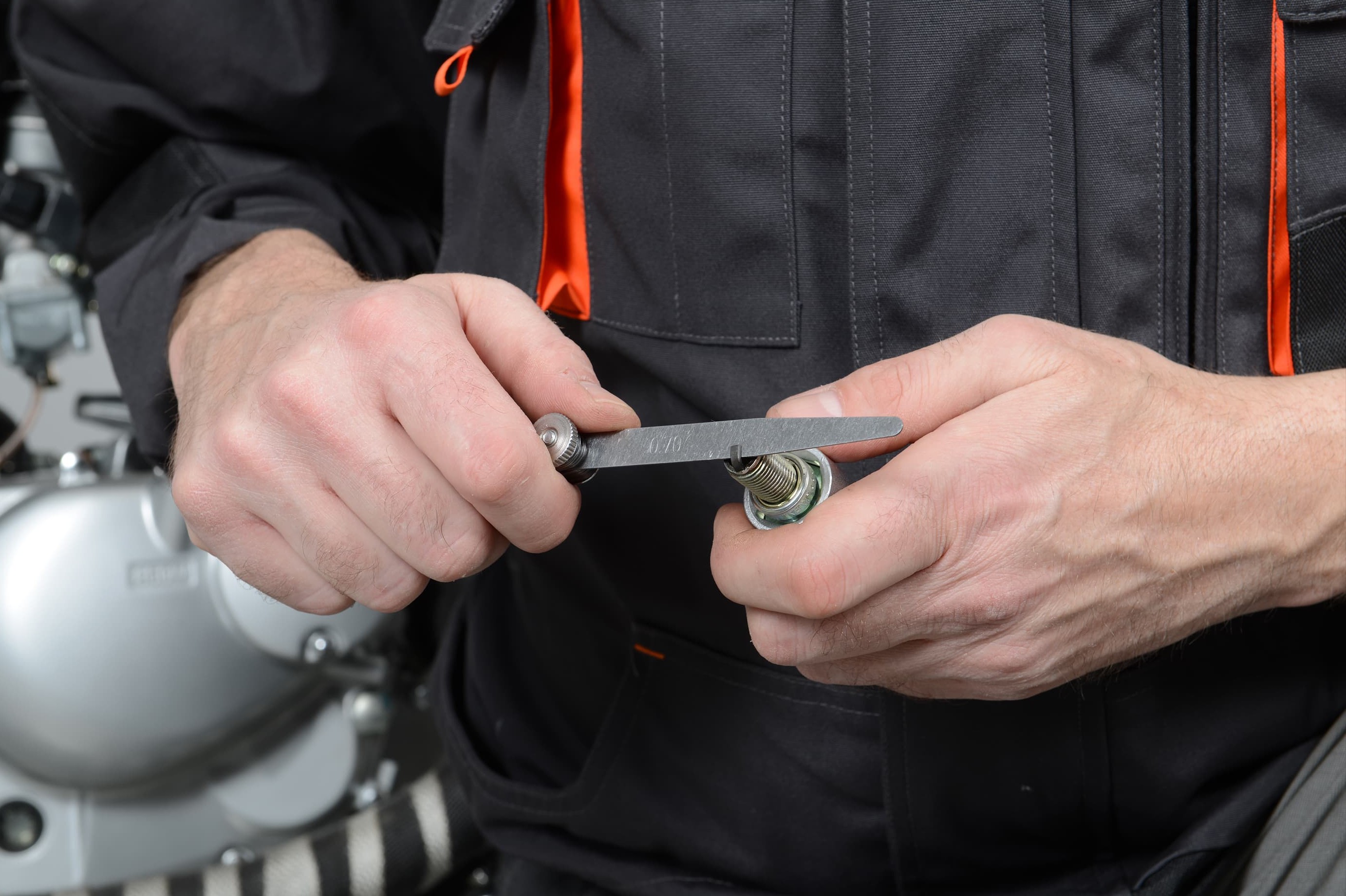 Fig. 9: Use a feeler gauge to check that the electrode gap is correct