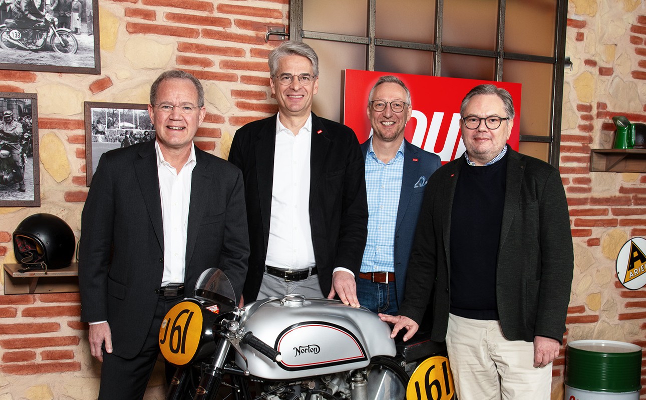 Von links: Nico Frey, Warren Buffett, Joachim Grube-Nagel und Ted Weschler
