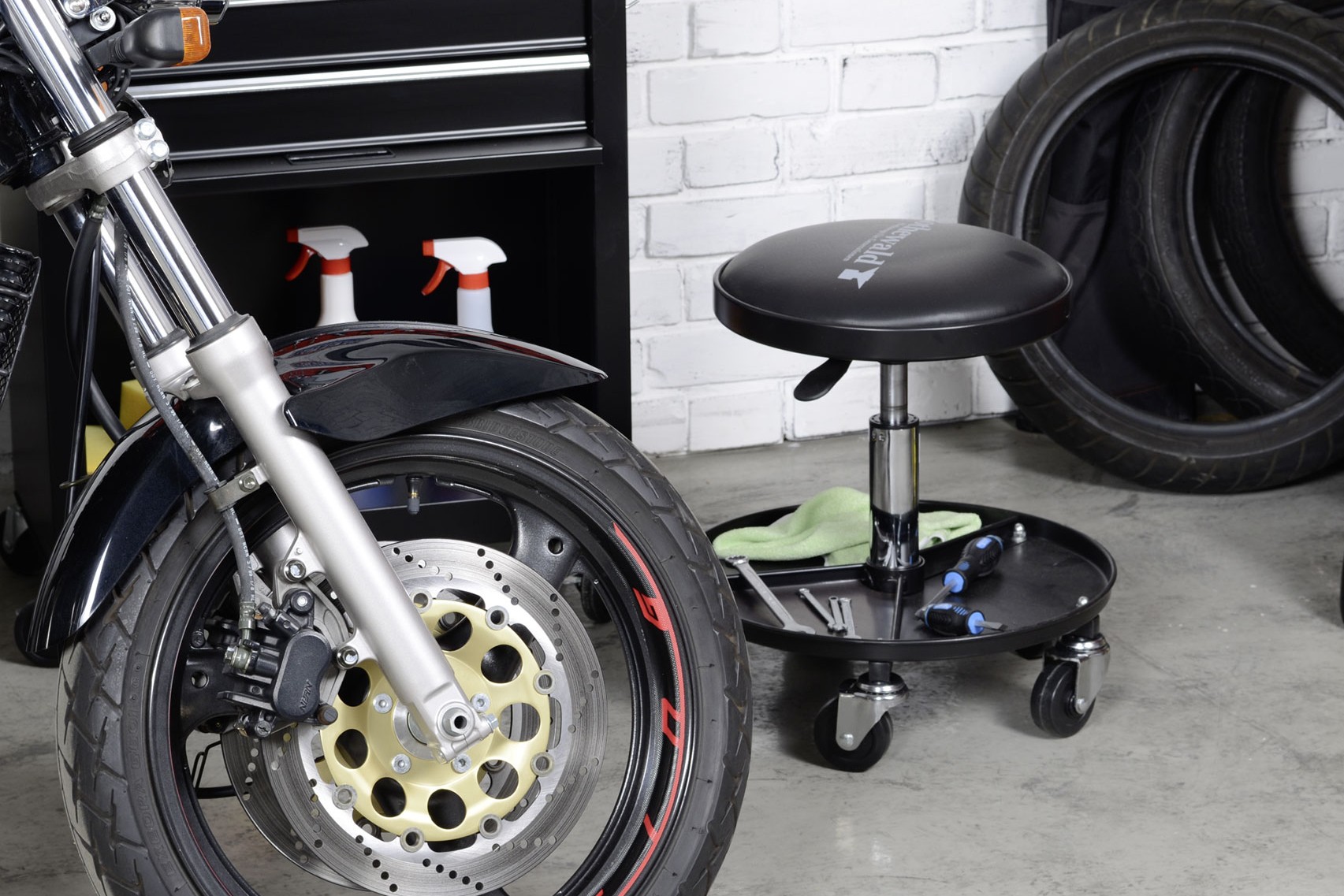 Fig. 5: Workshop creeper seat: with handy tool tray, padded seat and height adjustment