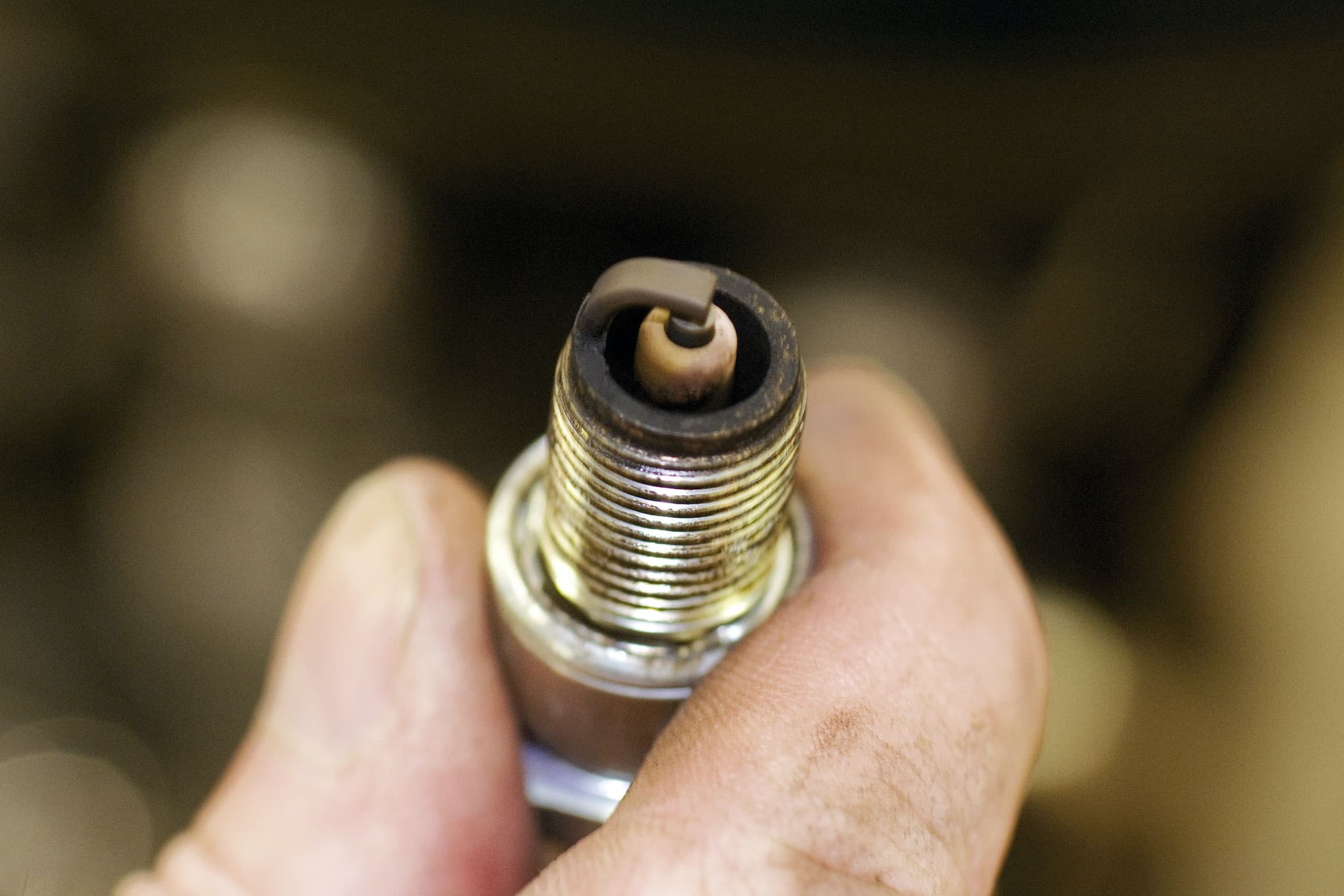 Step 4, Fig. 5: Ideally, spark plug should be light brown – like this!