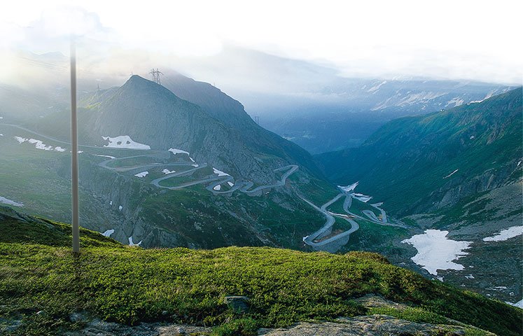 La Tremola, le monument routier le plus long de la Suisse. Le col alpin au sud du Saint-Gothard dans le canton du Tessin.