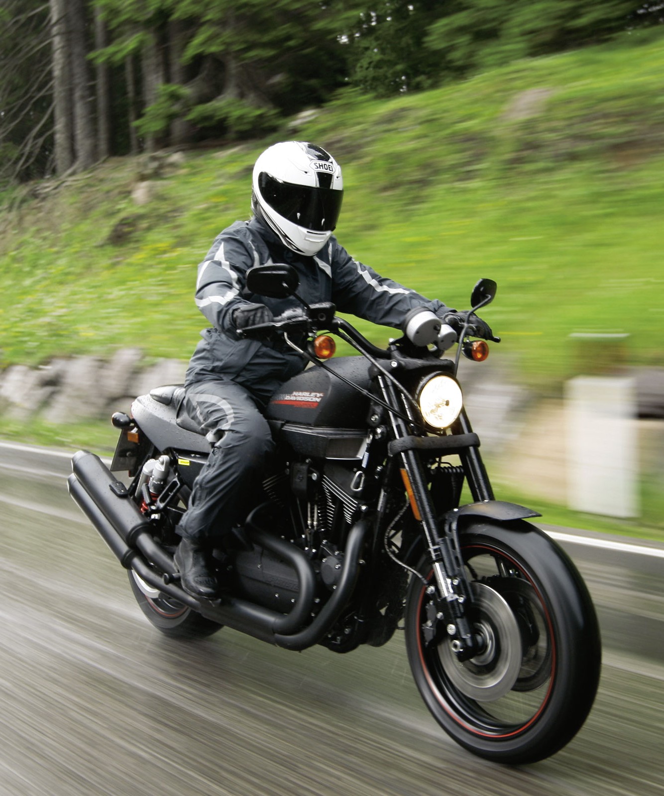 Consejos de conducción: llevar la moto con lluvia