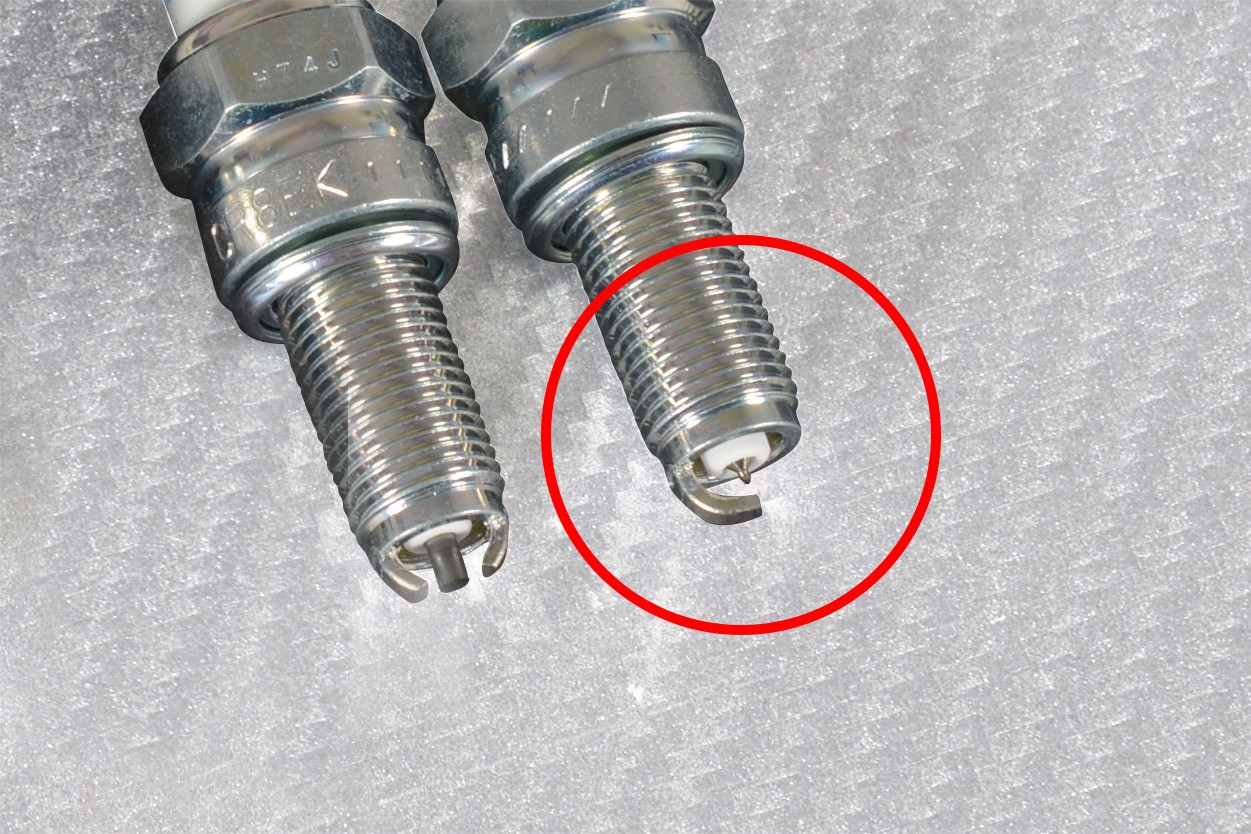 Fig. 7 : Immédiatement reconnaissable : l'électrode centrale fine d'une bougie d'allumage à l'iridium