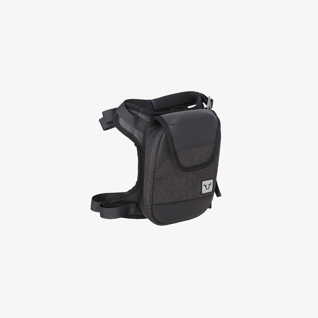 AI-genereret: Et sort håndtaskelignende objekt med en tyk, buet rem og en lille mærkat med et "V" nederst til højre. Objektet er placeret på en hvid baggrund og ligner en crossbody taske.