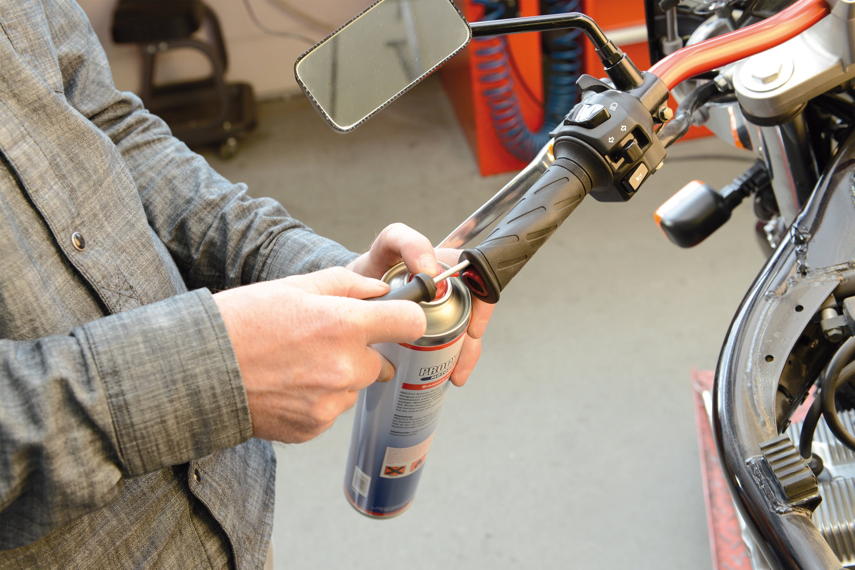 Step 10: ... free it from handlebar with brake cleaner or diluted dishwashing liquid